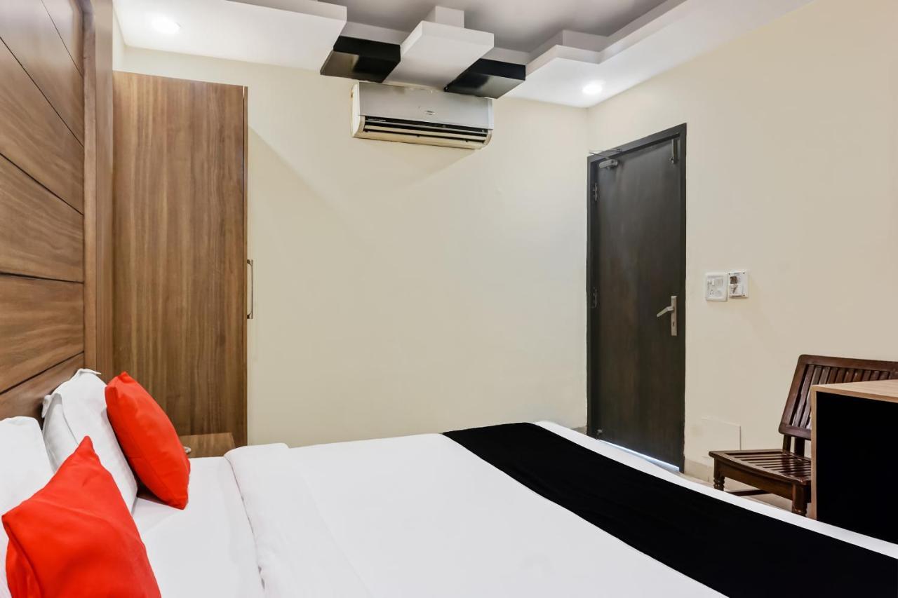 Capital O Hotel Jeyan Inn Near Gurudwara Shri Bangla Sahib Delhi  Ngoại thất bức ảnh