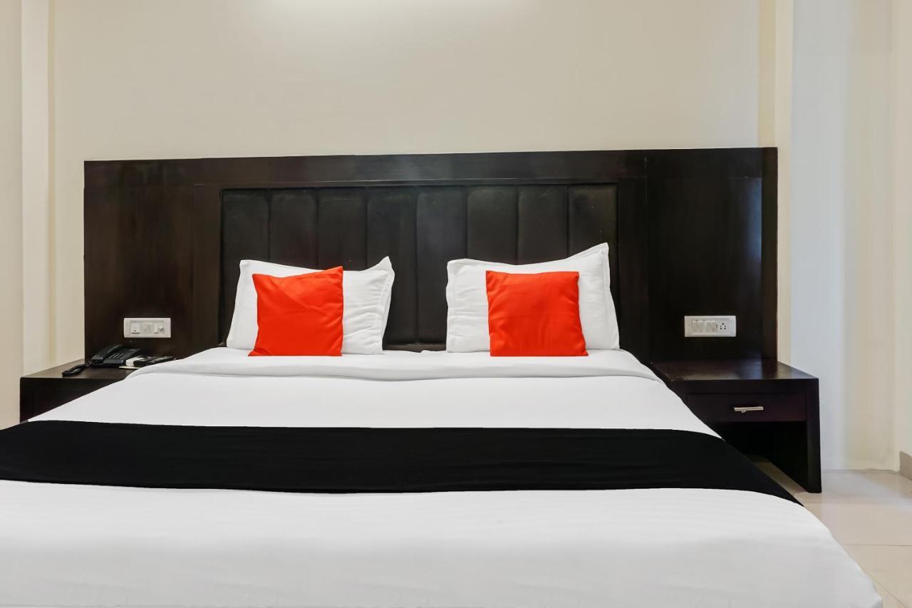 Capital O Hotel Jeyan Inn Near Gurudwara Shri Bangla Sahib Delhi  Ngoại thất bức ảnh