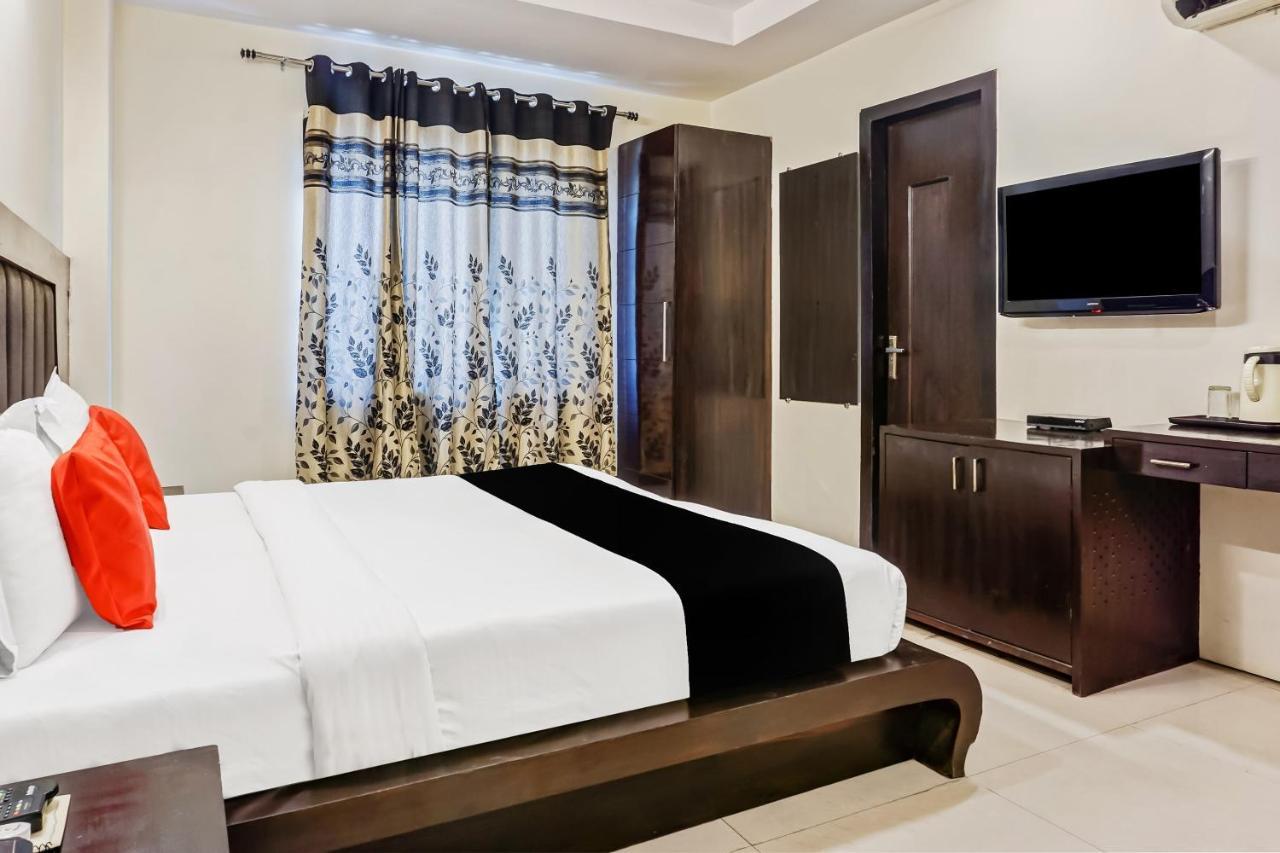 Capital O Hotel Jeyan Inn Near Gurudwara Shri Bangla Sahib Delhi  Ngoại thất bức ảnh