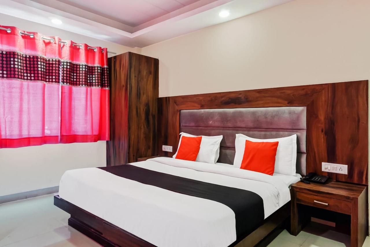Capital O Hotel Jeyan Inn Near Gurudwara Shri Bangla Sahib Delhi  Ngoại thất bức ảnh