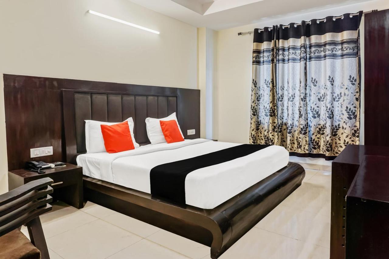 Capital O Hotel Jeyan Inn Near Gurudwara Shri Bangla Sahib Delhi  Ngoại thất bức ảnh