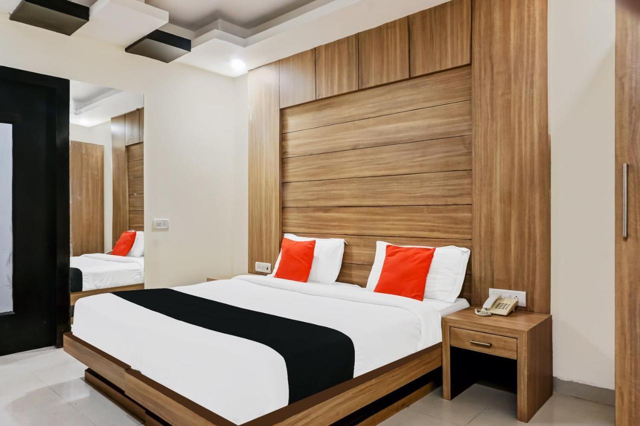 Capital O Hotel Jeyan Inn Near Gurudwara Shri Bangla Sahib Delhi  Ngoại thất bức ảnh