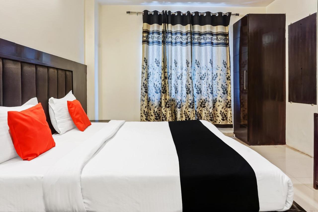 Capital O Hotel Jeyan Inn Near Gurudwara Shri Bangla Sahib Delhi  Ngoại thất bức ảnh