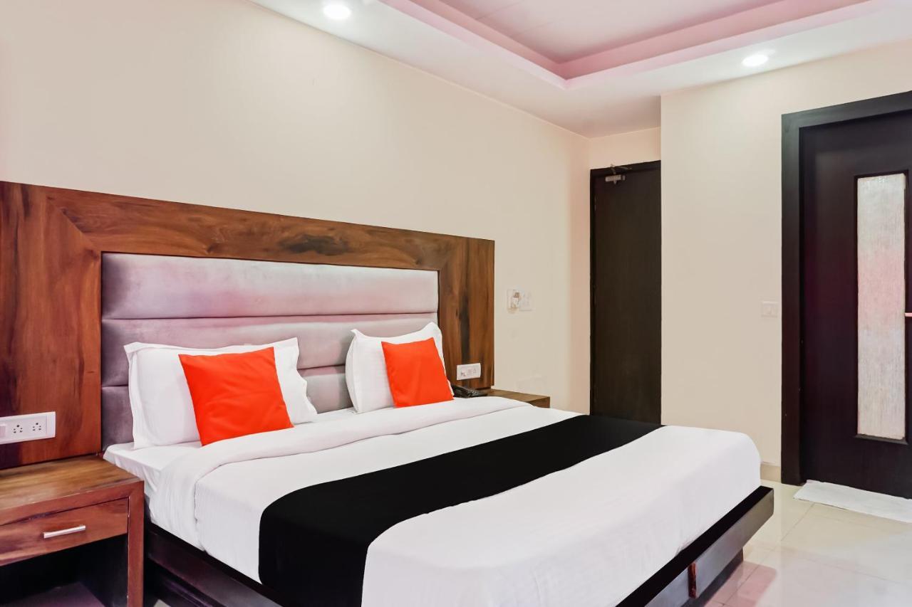 Capital O Hotel Jeyan Inn Near Gurudwara Shri Bangla Sahib Delhi  Ngoại thất bức ảnh