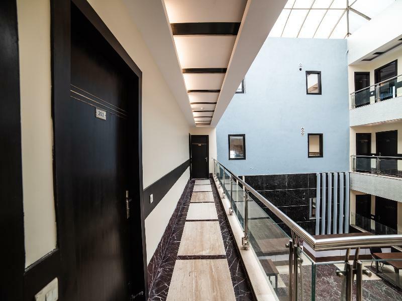 Capital O Hotel Jeyan Inn Near Gurudwara Shri Bangla Sahib Delhi  Ngoại thất bức ảnh