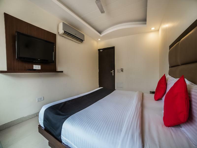 Capital O Hotel Jeyan Inn Near Gurudwara Shri Bangla Sahib Delhi  Ngoại thất bức ảnh