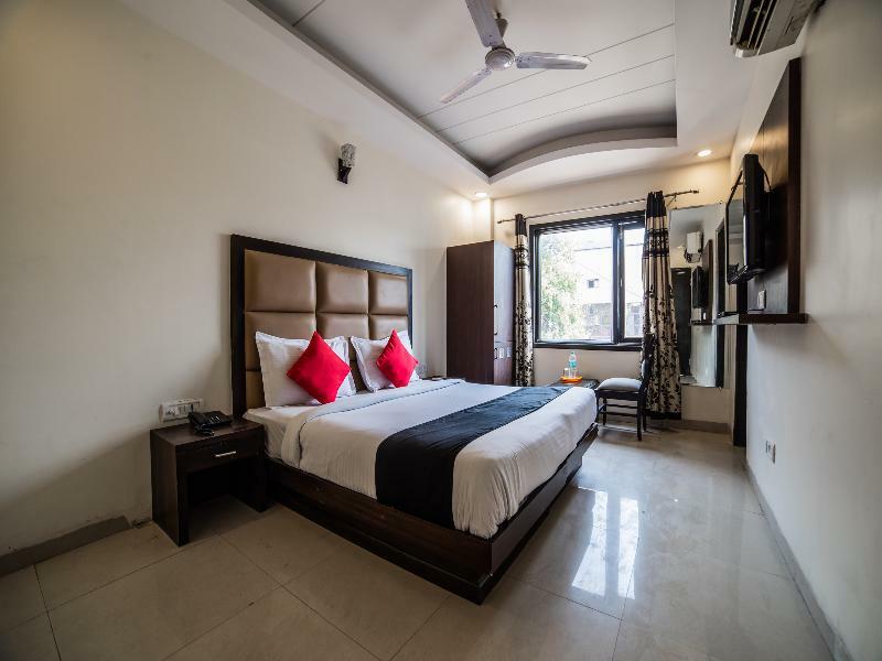 Capital O Hotel Jeyan Inn Near Gurudwara Shri Bangla Sahib Delhi  Ngoại thất bức ảnh